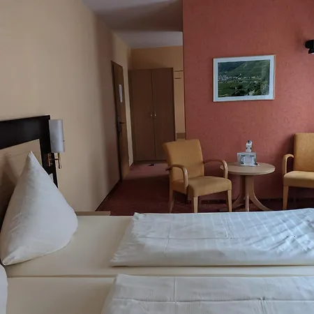 Otel Weinhaus Berg 3*