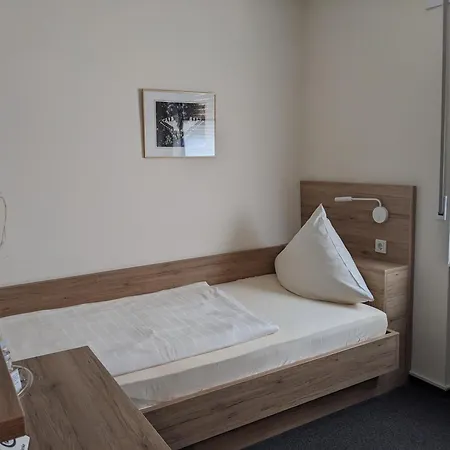 מלון Weinhaus Berg 3*