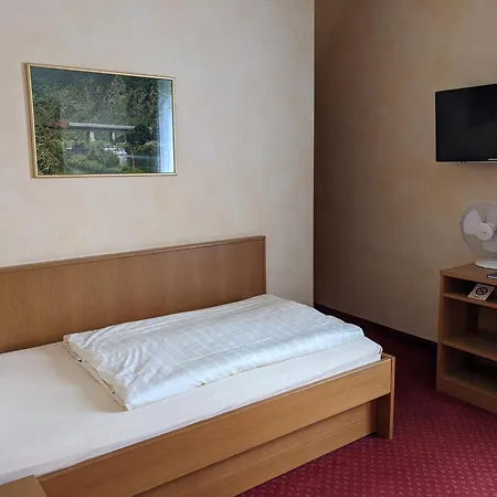 Otel Weinhaus Berg Bremm