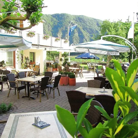 Weinhaus Berg Otel Bremm