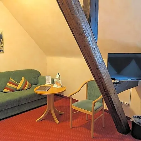 酒店 Weinhaus Berg 3*