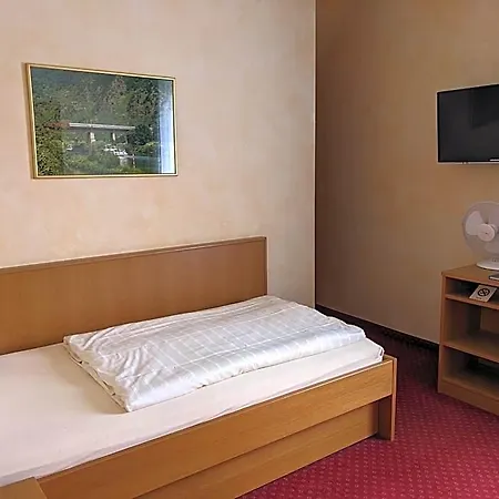 Weinhaus Berg 3* 布雷姆