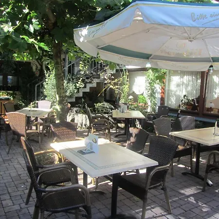 Weinhaus Berg Otel Bremm